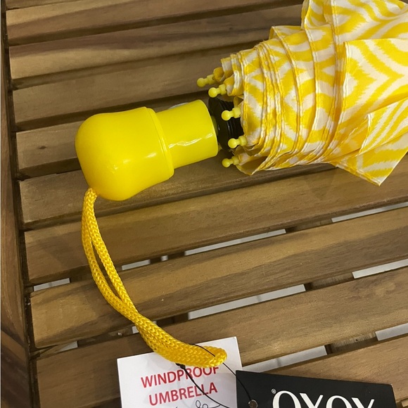 💛XOXO Umbrella💛 - Picture 4 of 13